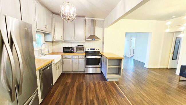 Building Photo - 3 Bed/2 Bath Paseo District Neighbor