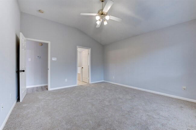 Building Photo - 9026 Eaglecove Dr