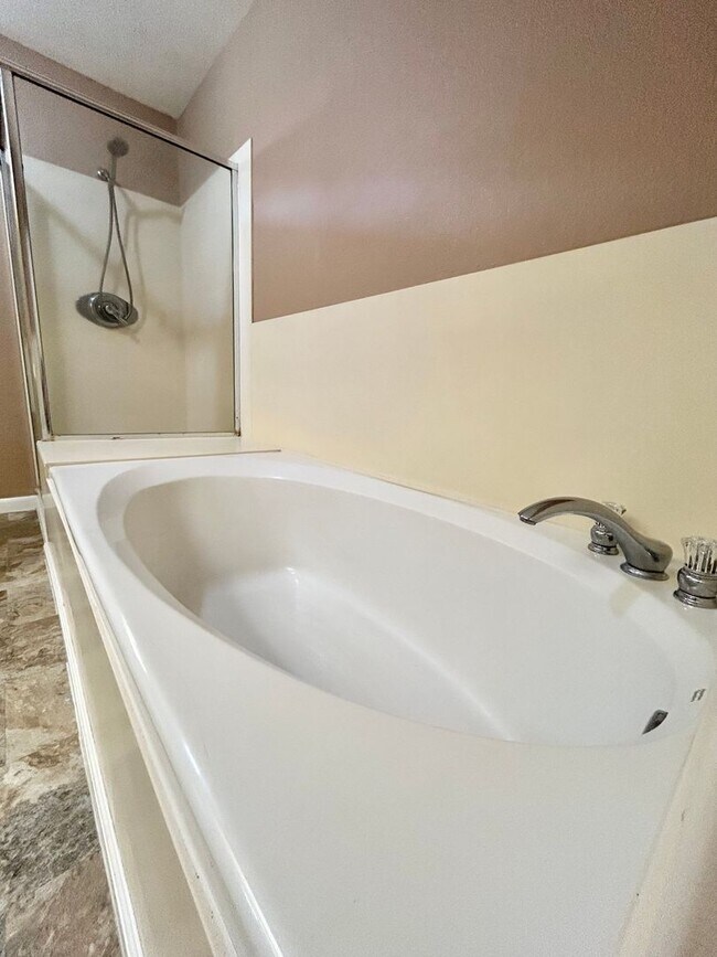 Building Photo - Available on 05/14/26, 2248 sq ft, 4 Bedrooms, 2.5 Baths, 2-car garage at Aeloa Subdivision in Ka...