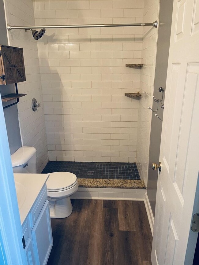 Building Photo - Beautiful 3 Bed, 3 Bath Home in Burlington – Finished Basement, 2-Car Garage & Fenced Yard!