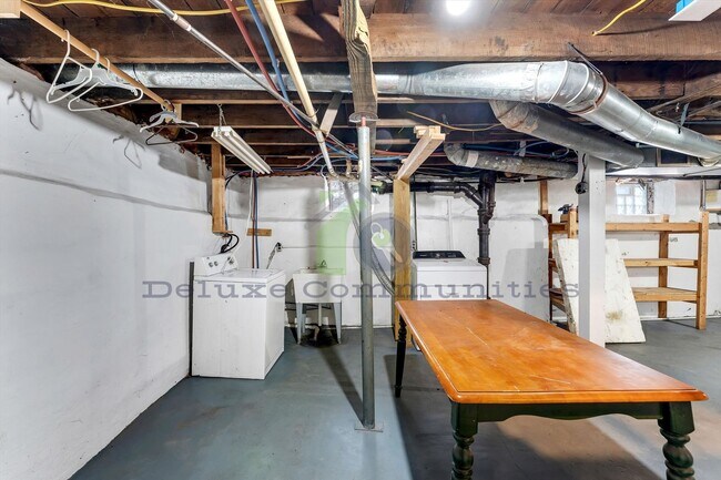 Building Photo - 655 High St SW