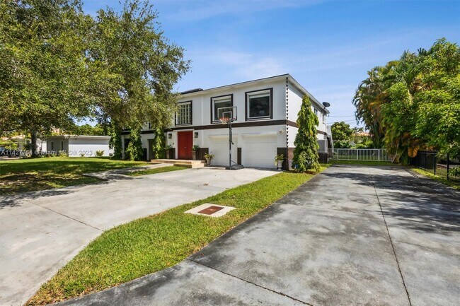 Building Photo - 6300 SW 144th St