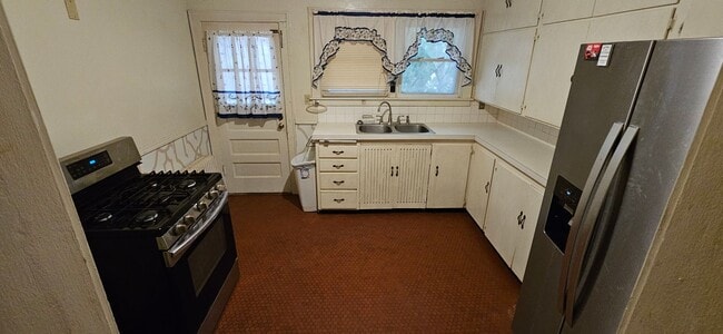 Building Photo - 1363 W 12th St