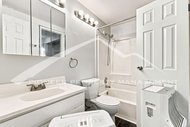 Building Photo - 7885 Barbara Ann Dr