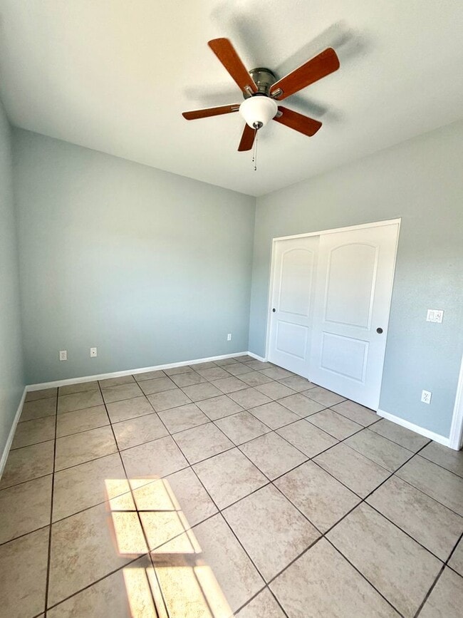 Building Photo - Beautiful 3 Bedroom 2 Bathroom Home