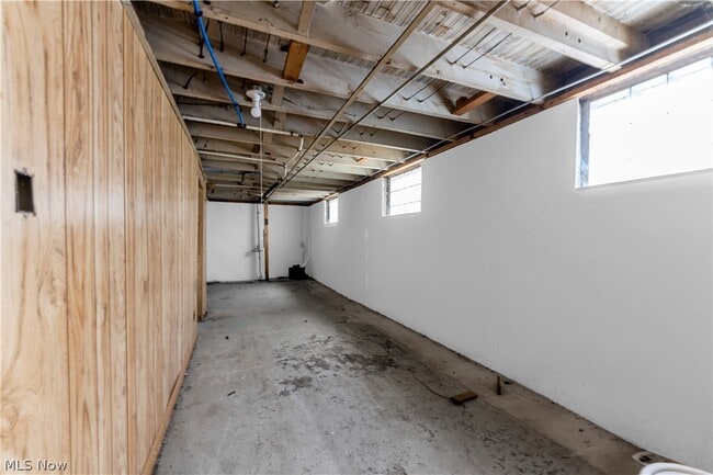 Building Photo - 8517 Rosewood Ave