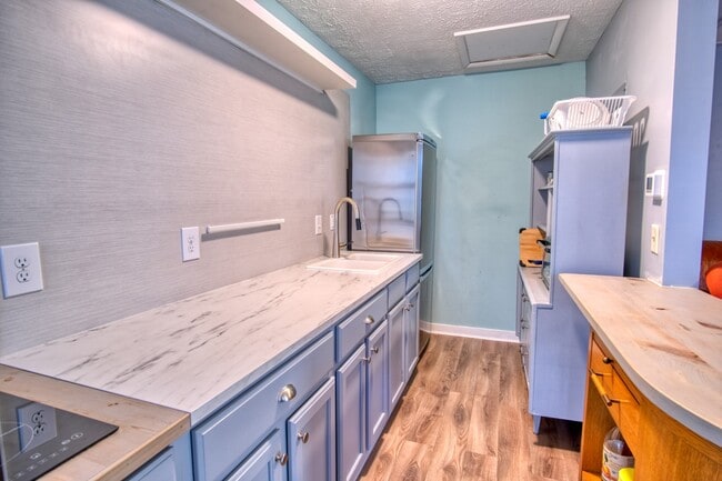 Building Photo - 408 S 11th St