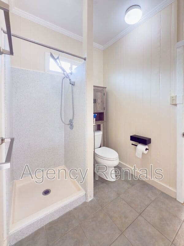 Building Photo - 839A McCully St