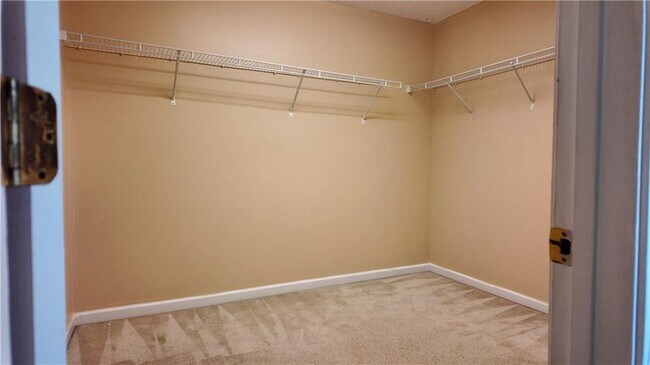Building Photo - 2760 Rusticwood Dr SW