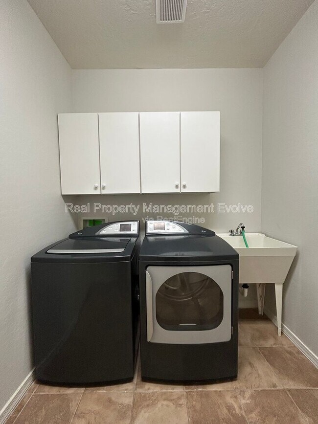 Building Photo - 9707 S 45th Ave