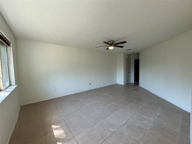 Building Photo - 20030 Lions Gate Dr