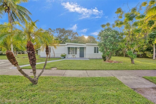 Building Photo - 3800 SW 58th Terrace