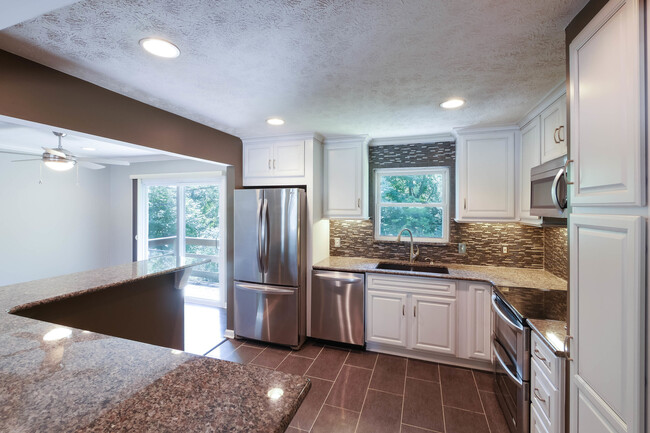 Building Photo - Renovated Singe Family Bi-Level near South...