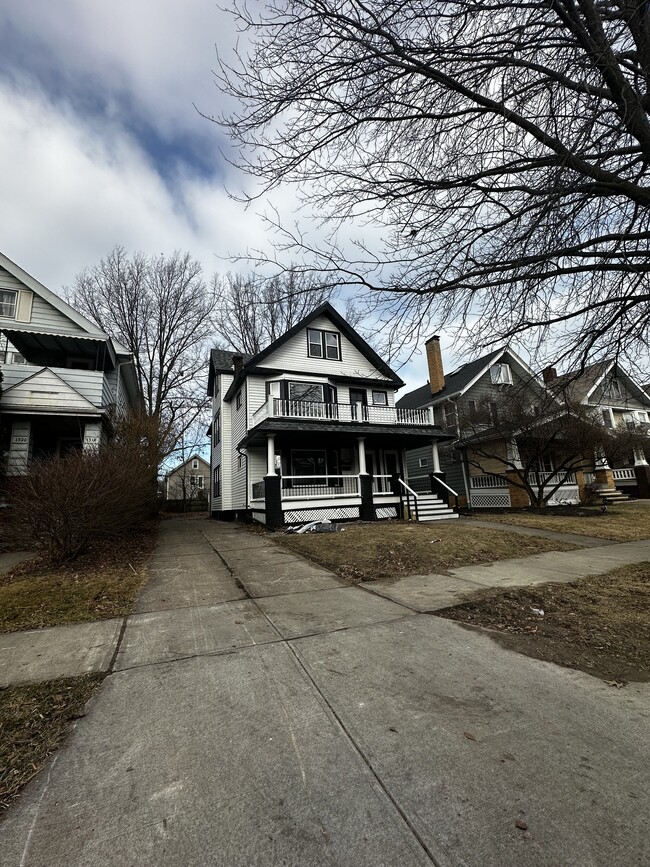 Building Photo - 1314 W 106th St