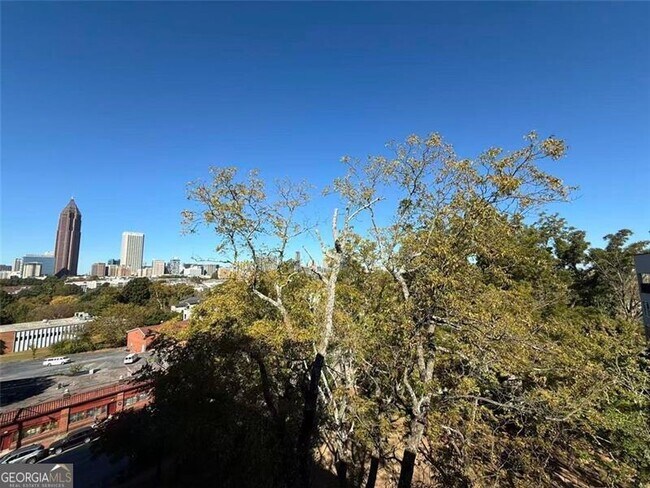 Building Photo - 525 Parkway Dr NE