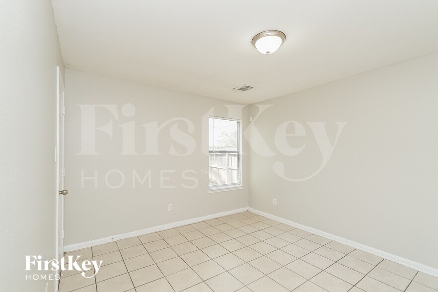 Building Photo - 2920 La Estancia Ln