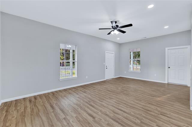 Building Photo - 323 W Cherry St