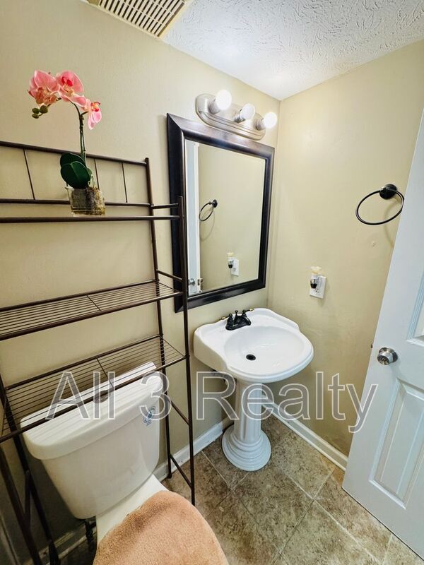 Building Photo - 5733 Hitching Post Ct