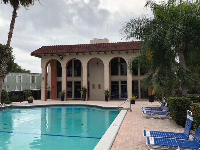 Building Photo - 10790 N Kendall Dr