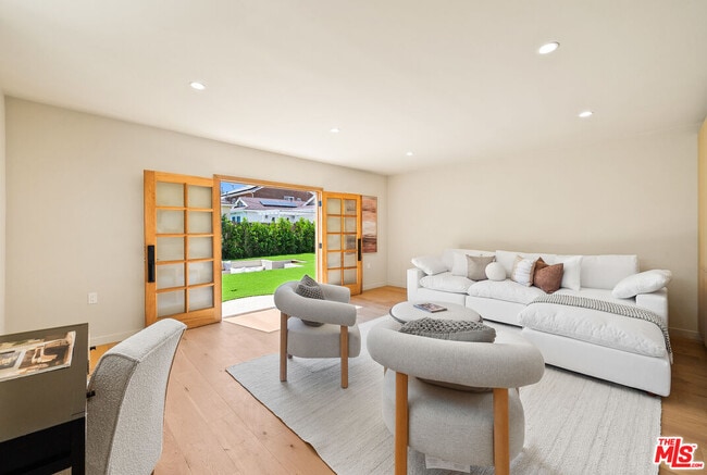 Building Photo - 14742 Weddington St