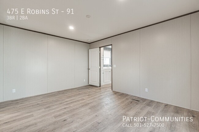 Building Photo - 475 E Robins St