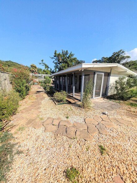 Building Photo - 945 Bramble Bush Cir W