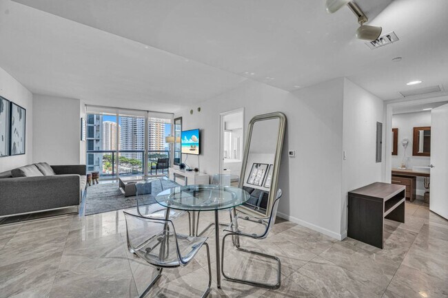 Building Photo - 485 Brickell Ave
