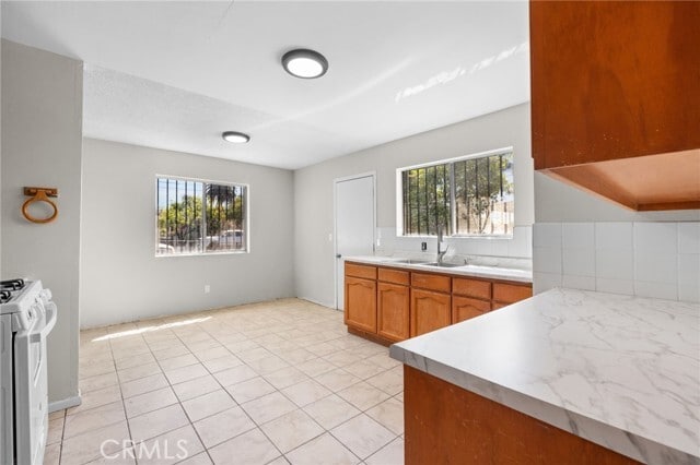 Building Photo - 207 Flora St