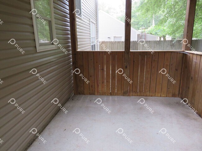 Building Photo - 202 Marlboro Way