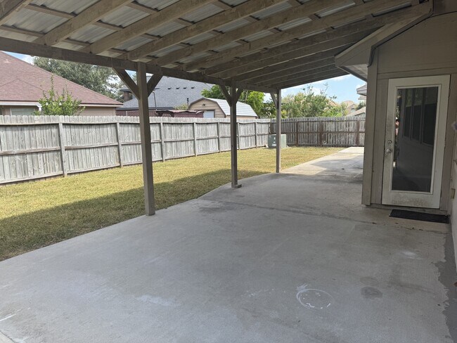 Building Photo - 6721 Dungeoness Dr