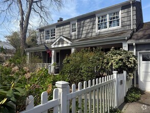 Building Photo - 21 Westbank Rd