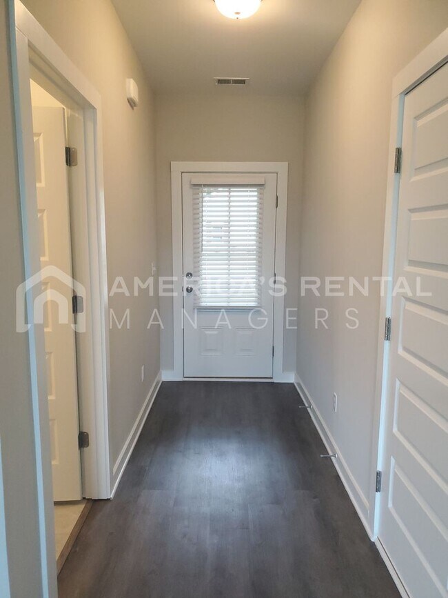 Building Photo - Bright, Airy Home or Rent in Clanton, AL!!! Available to View!