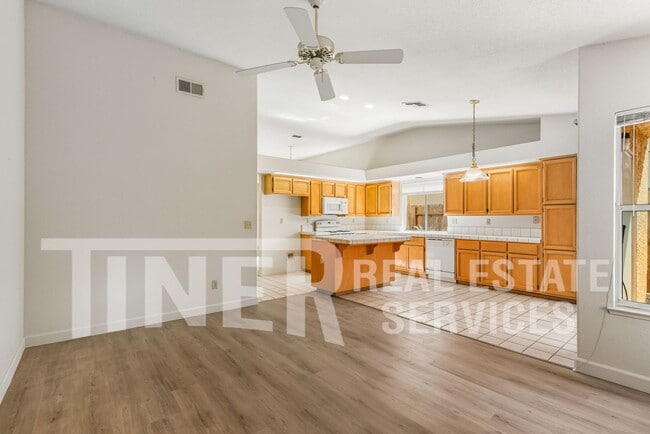 Building Photo - 8948 Warmsprings St
