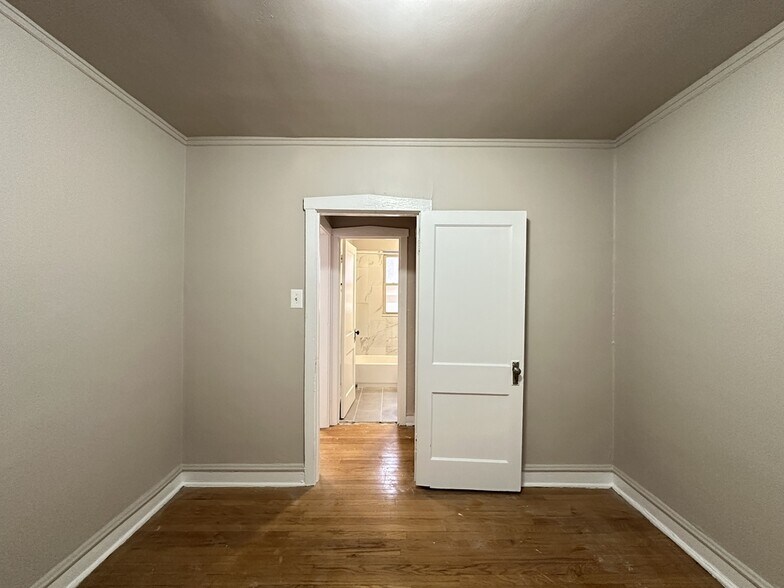 Building Photo - 4027 W Melrose St