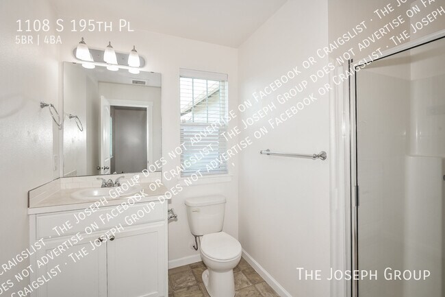 Building Photo - 1108 S 195th Pl