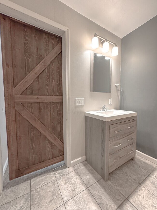 Building Photo - 2018 Coolidge Ct