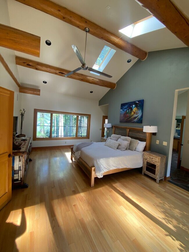 Building Photo - Hidden Whitefish Lake 3 bedroom Furnished ...