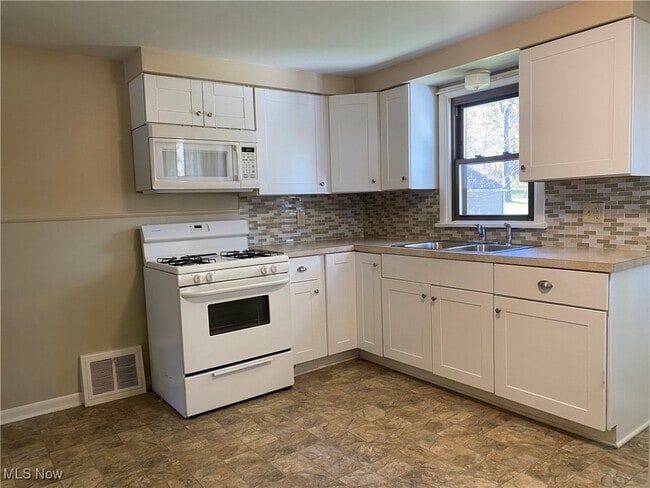 Building Photo - 1231 Sippo Ave SW