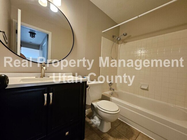 Building Photo - 81 S 220 W St