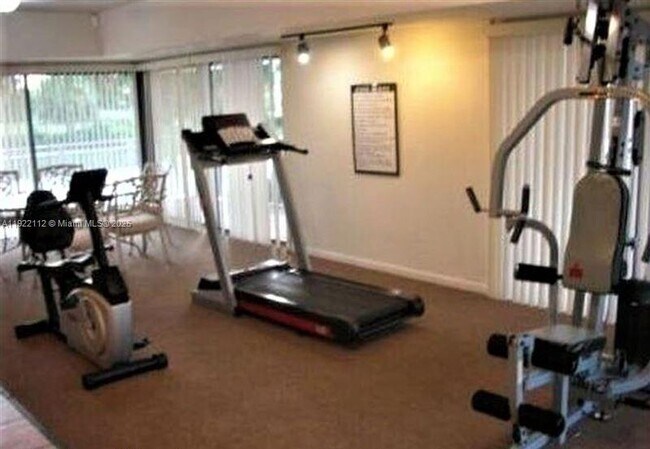 Building Photo - 405 S Pine Island Rd