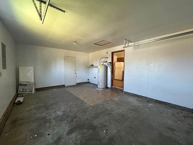 Building Photo - Remodeled 3 Bedroom / 1 Bathroom House on ...