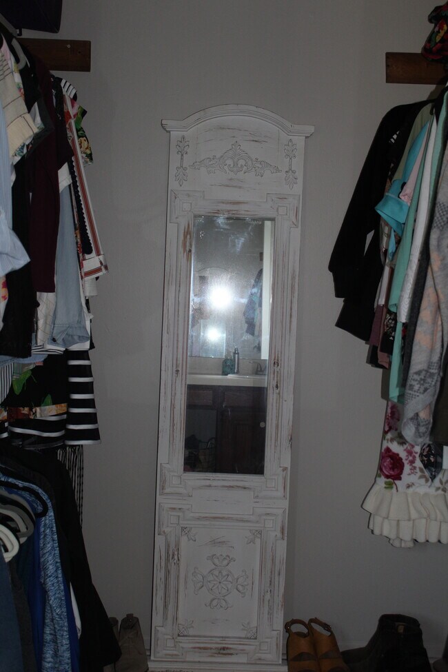 Building Photo - 42169 Gladwin St