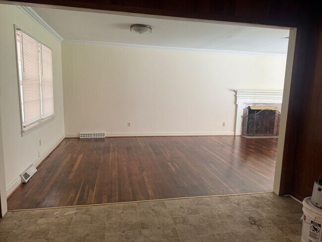 Building Photo - ComingSoon! 3 bedroom 2 bathroom home located in Stanley!