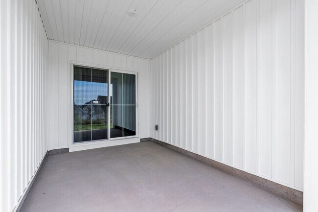 Building Photo - Modern Comfort: 3 Bed, 2.5 Bath Townhome + Primary on Main $1,875/mo rent