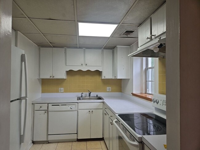 Building Photo - Charming 1 Bed 1 Bth Condo With Balcony In...
