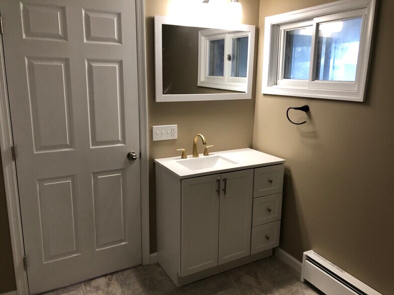 Building Photo - 355 S Hokendauqua Dr