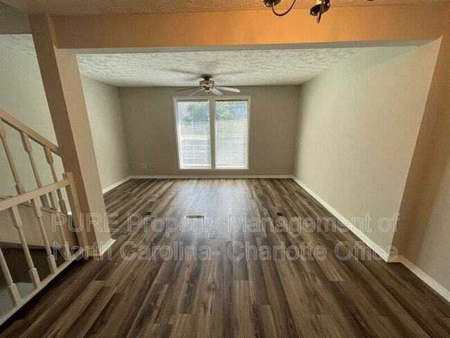 Building Photo - 9445 Lexington Cir