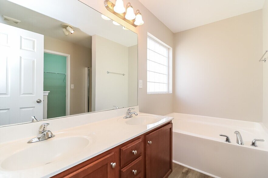 Building Photo - 3708 Amistad Ln