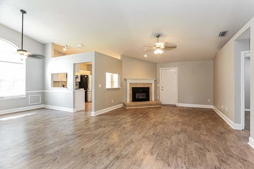 Building Photo - 8765 Hammond Forest Dr