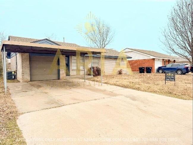 Building Photo - Cute & Cozy 3 Bed/1 Bath Home in the Heart...